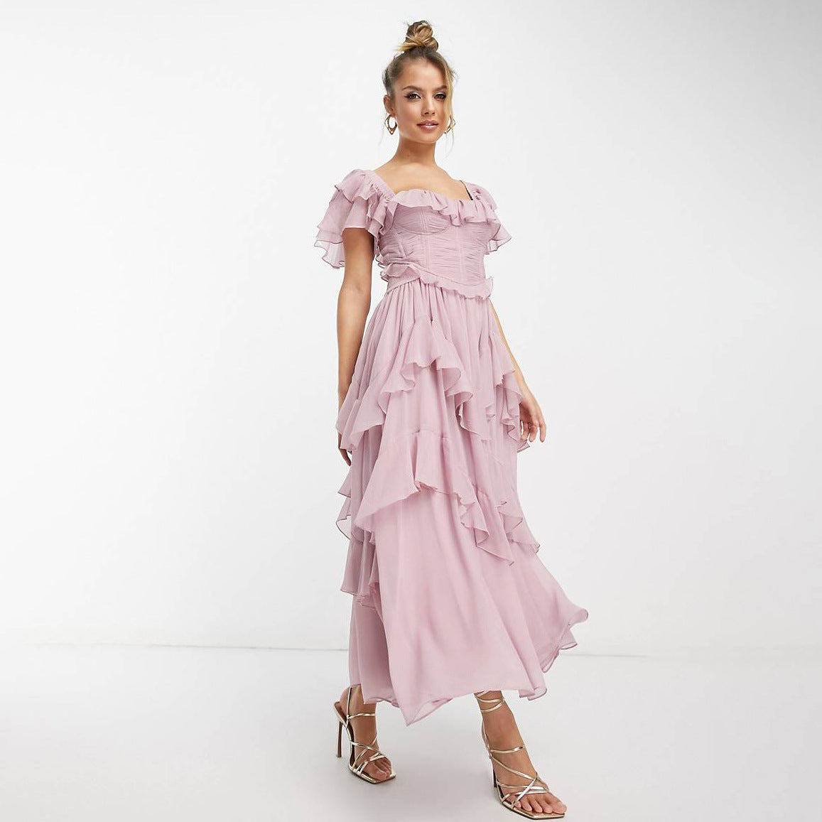 Robe dos nu à volants et col carré