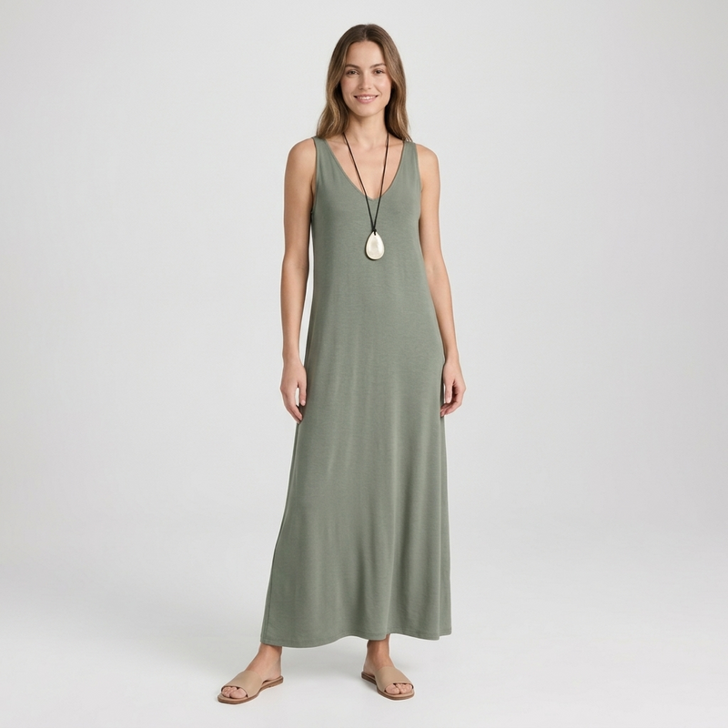 Robe longue fluide à bretelles et col en V